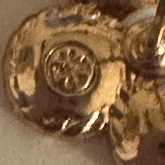 Tory Burch white enamel clover style Logo stud earrings - Picture 5 of 7